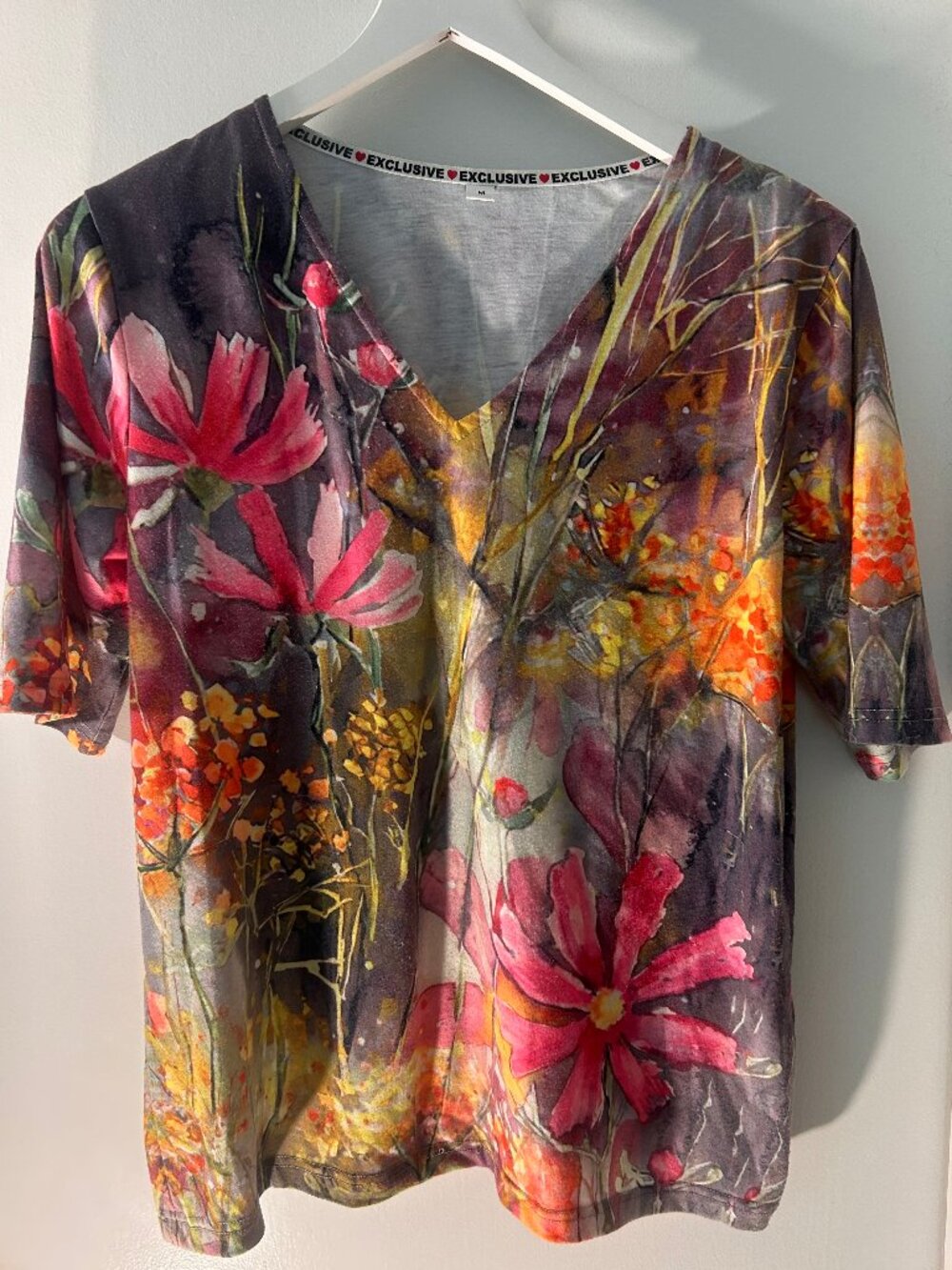 Exclusive Watercolor Floral Print V-Neck Top Women's Medium
